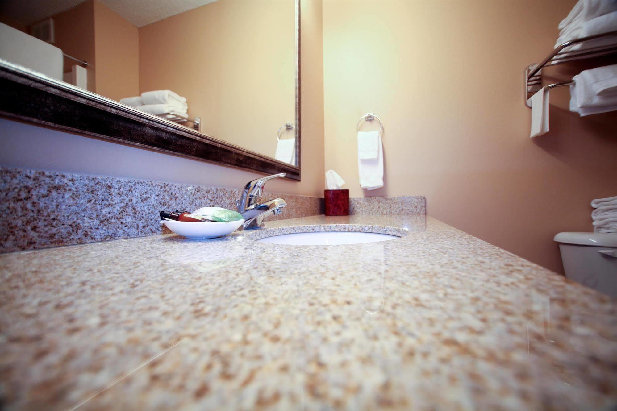 Grandstay Hotel & Suites Perham Εξωτερικό φωτογραφία